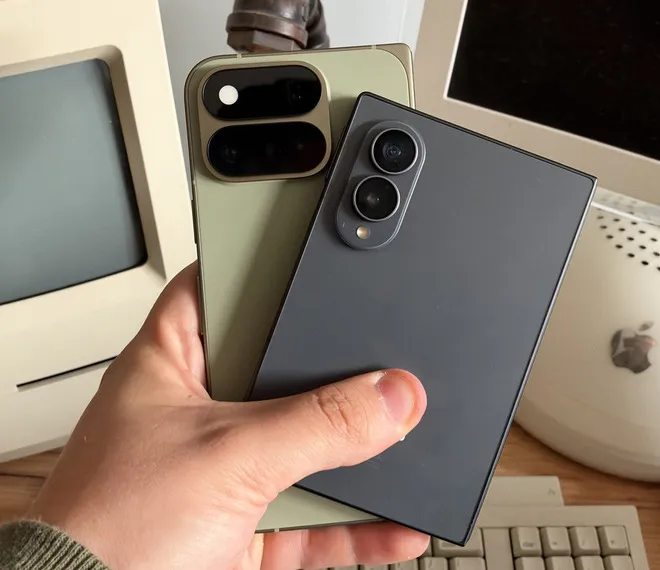 iPhone Duo vs Google Pixel 11 Pro Fold: порівнюємо головних конкурентів